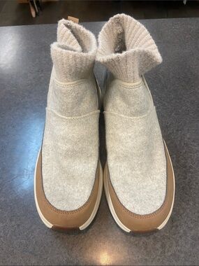 Merrell Wool-Blend Slip-On Ankle Boots in Light Gray and Brown